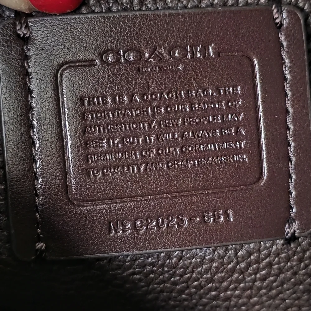 Coach Lora Bucket Bag with Whipstitch Detail in a light taupe - Picture 3 of 16